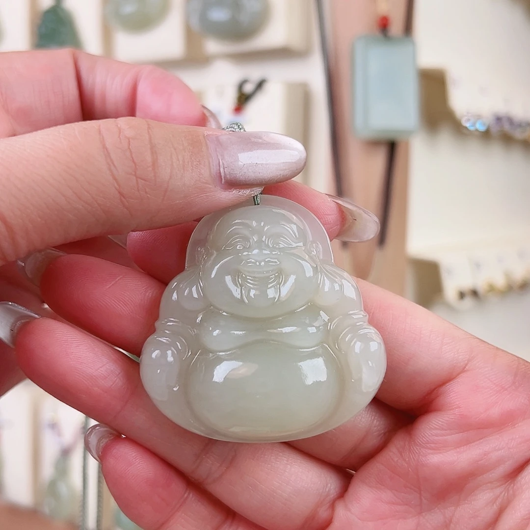 岁****颈饰未镶嵌和田玉
