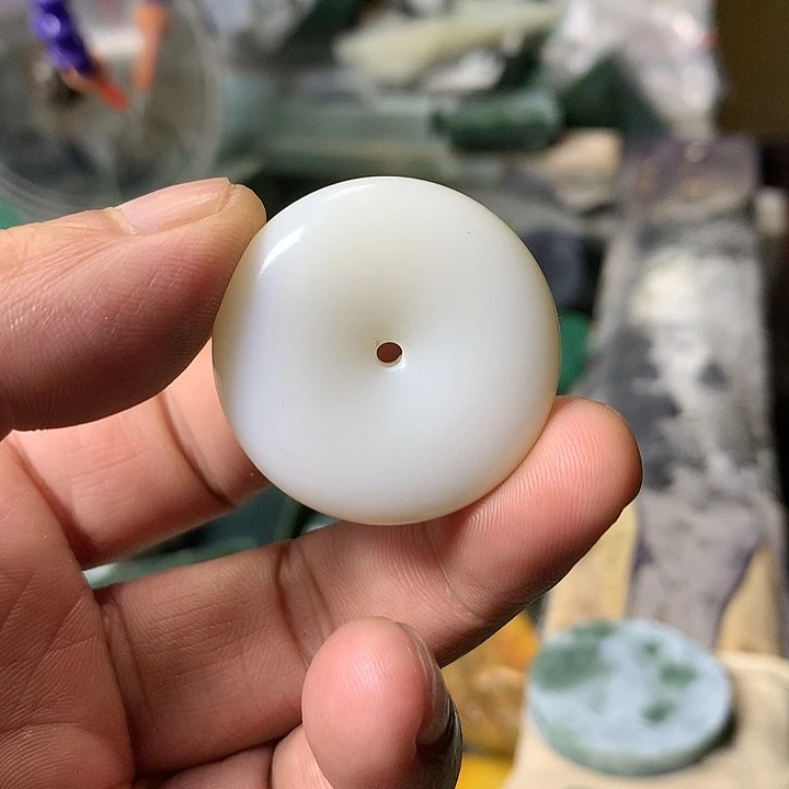 颈饰未镶嵌和田玉（糖玉）