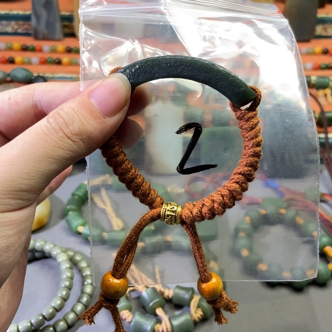 和田玉颈饰未镶嵌打****腿