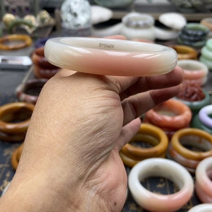 石英岩玉未镶嵌手镯粉桃62.5