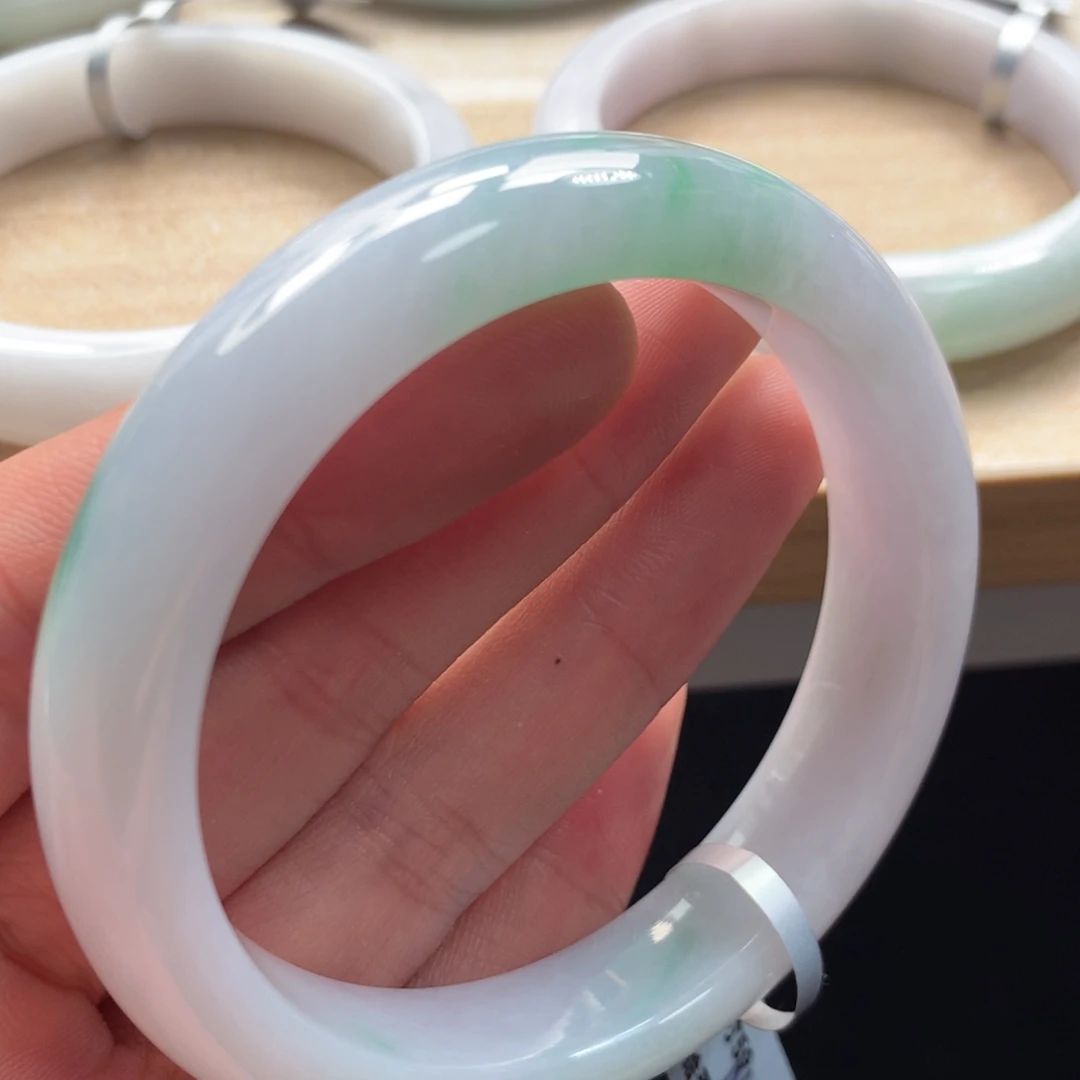 未镶嵌手镯翡翠手镯