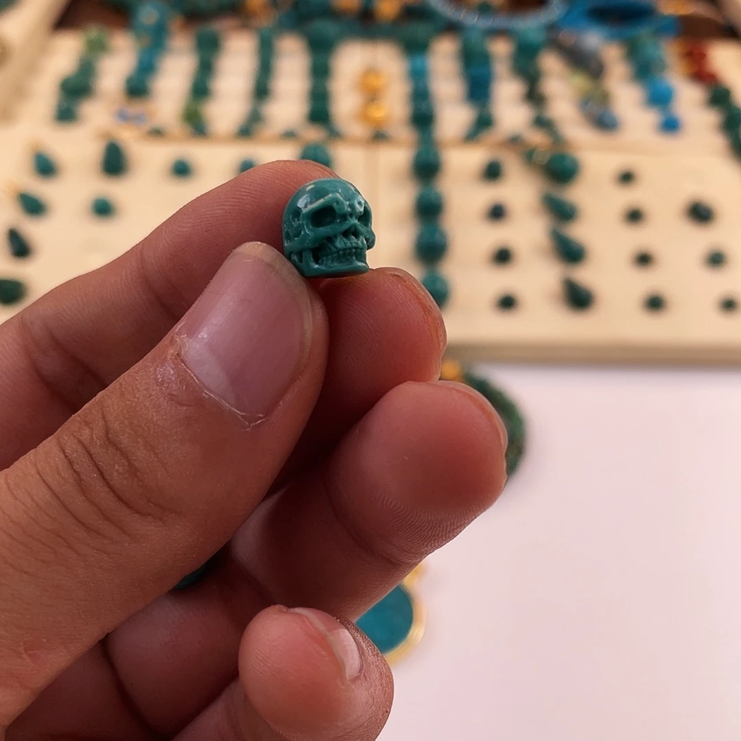 绿松石未镶嵌颈饰