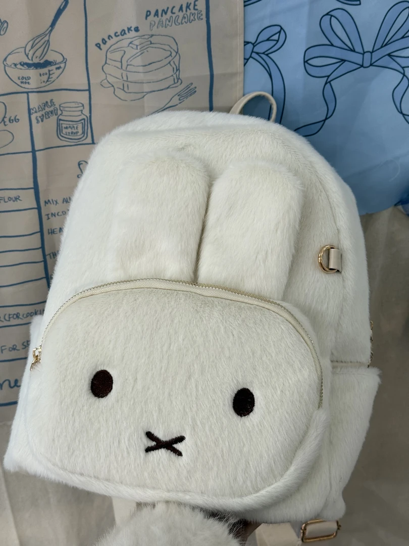 2026新款卡通毛绒可爱白色米菲兔大号背包时尚女生小包双肩包书包