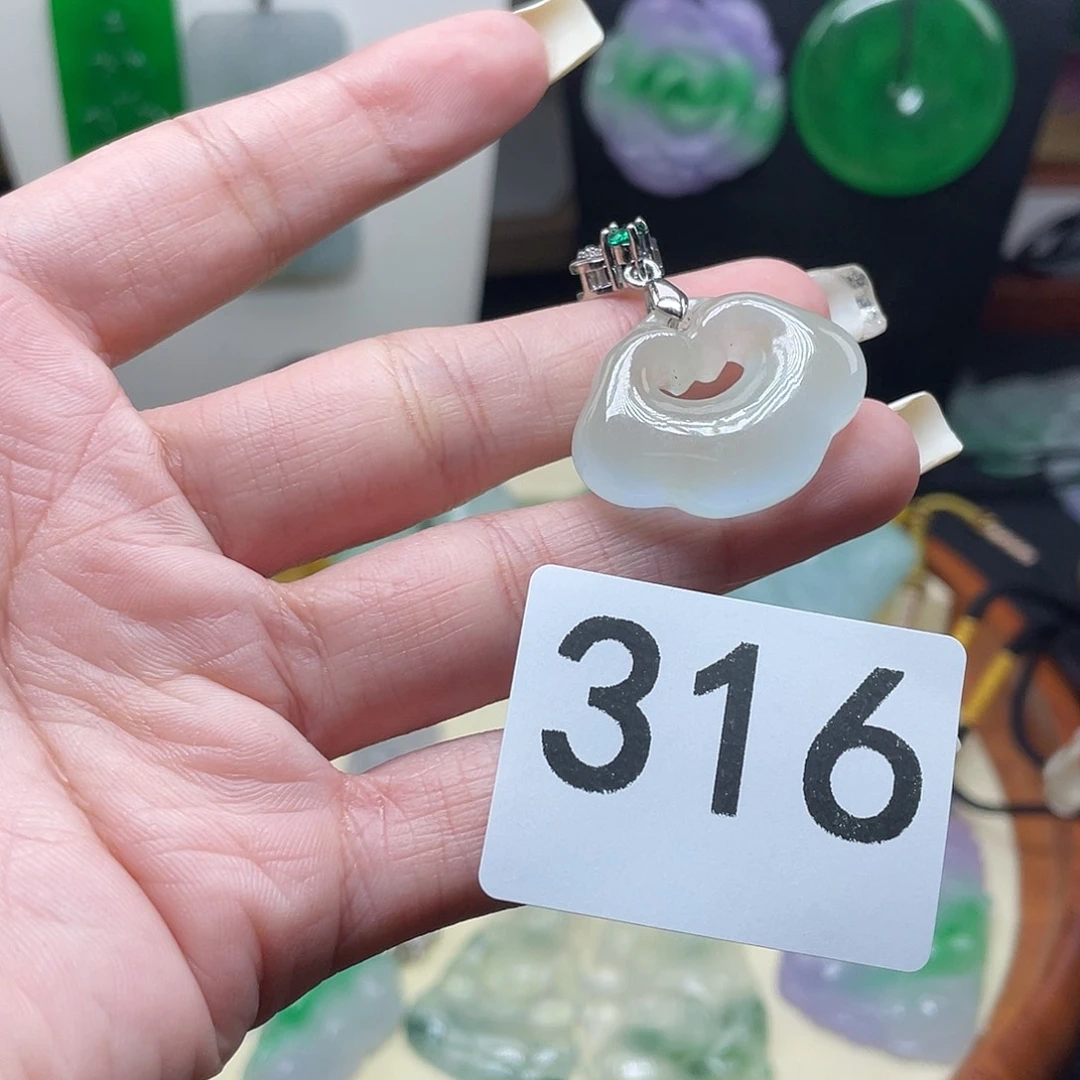 翡翠未镶嵌吊坠(赠链)