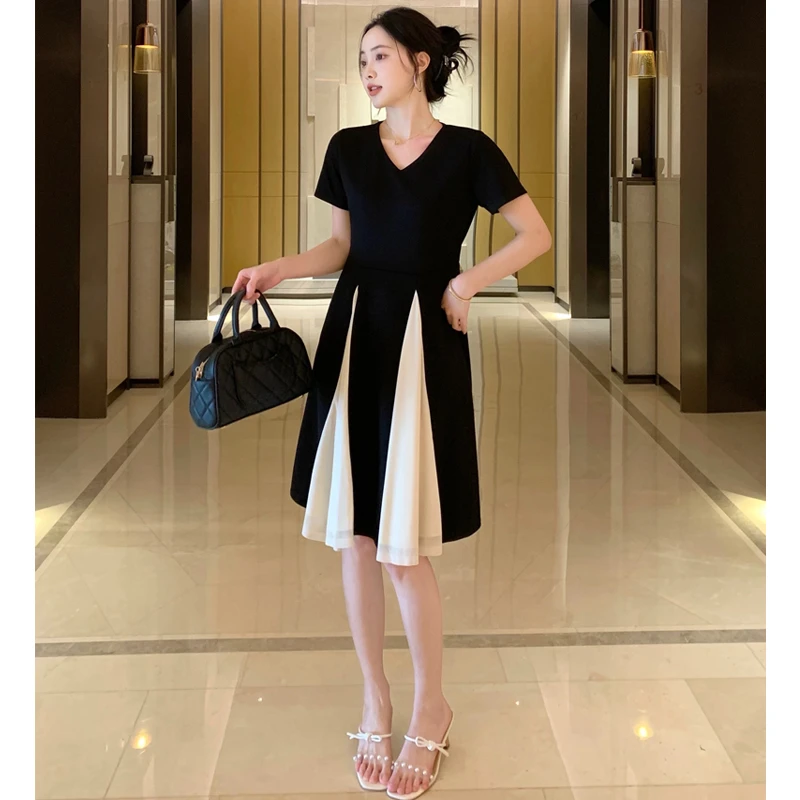 【韩墨墨】2025夏装新款大码胖mm赫本风显瘦气质V领连衣裙#893