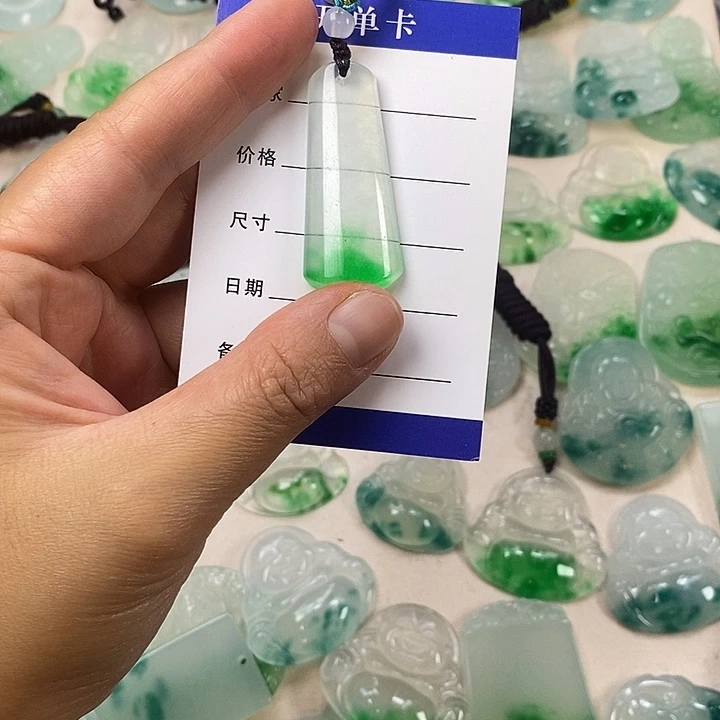 ୧***࿐翡翠未镶嵌颈饰无事牌