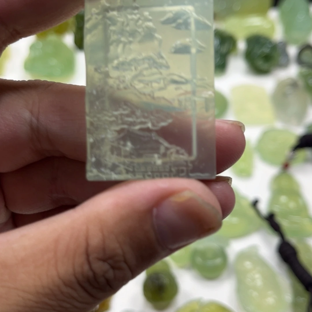 蛇纹石玉未镶嵌颈饰