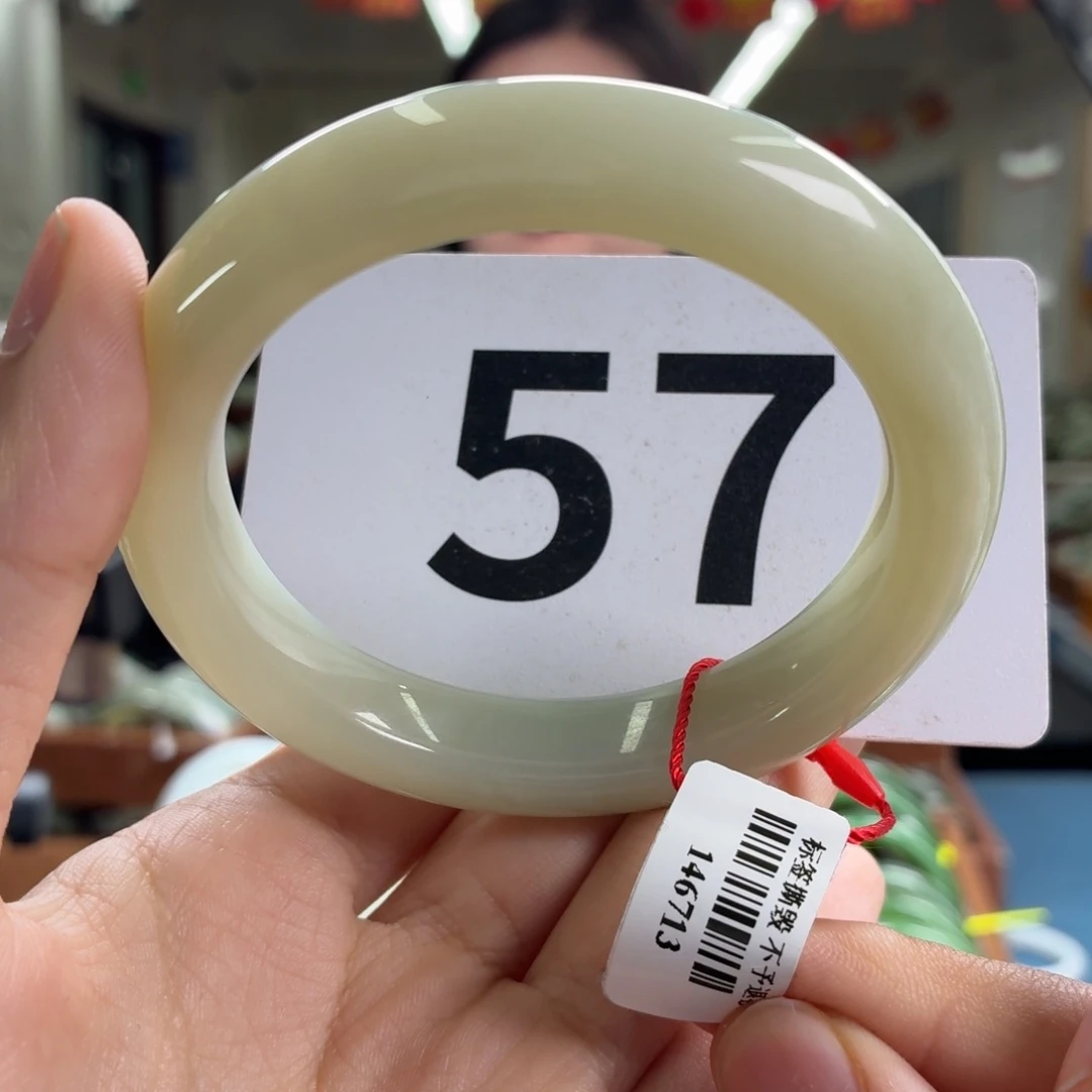 未镶嵌手镯和田玉微瑕