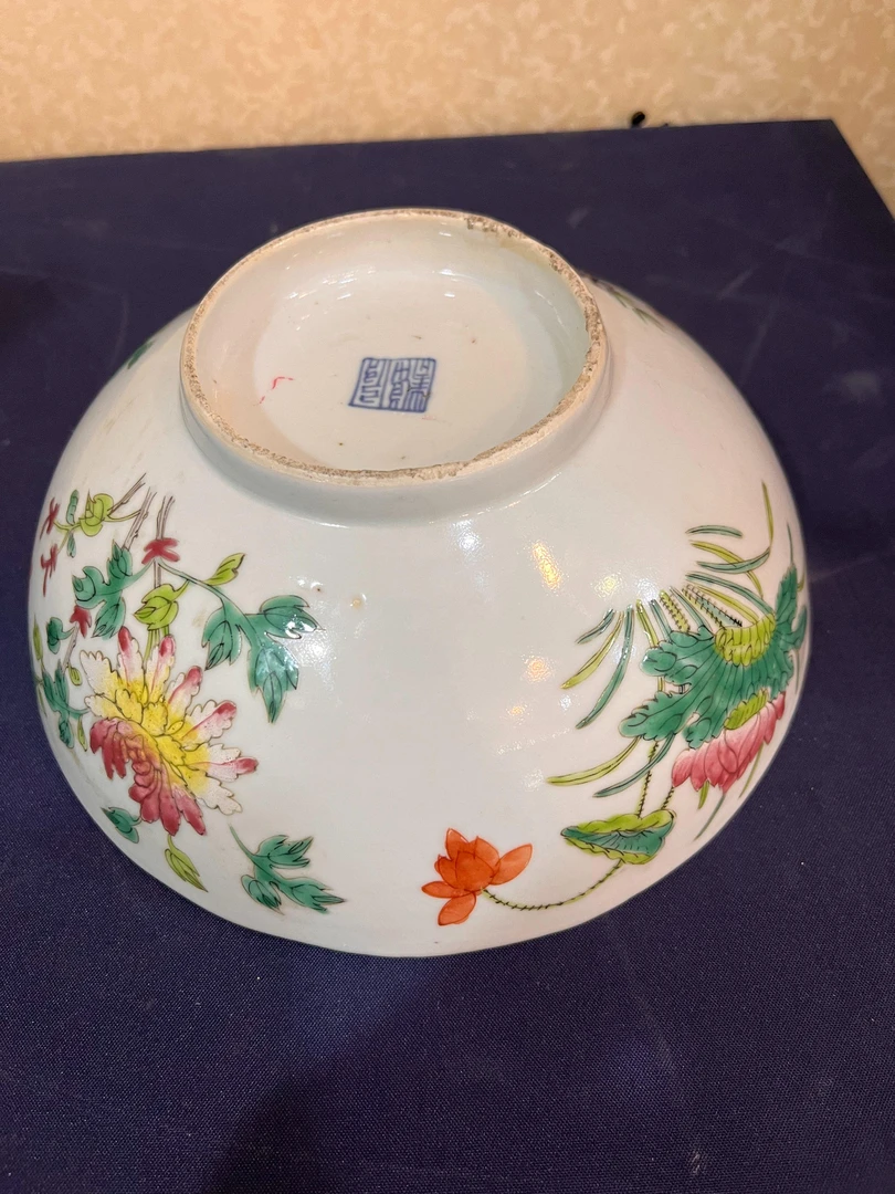 粉彩四季花卉纹碗