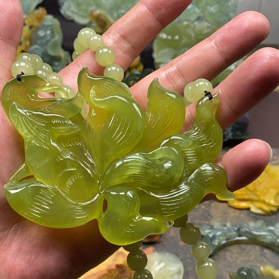 J***n蛇纹石玉未镶嵌颈饰