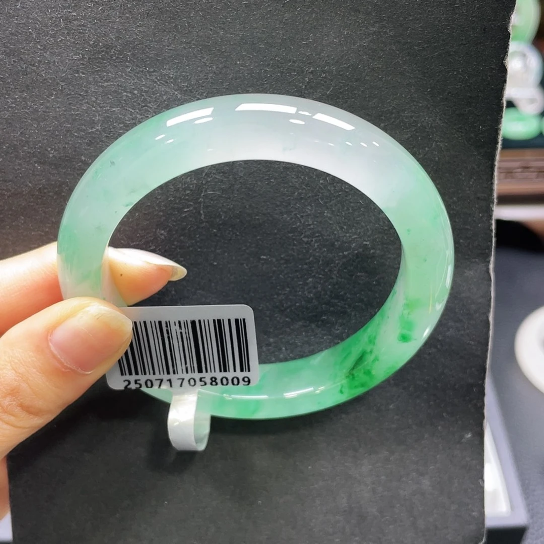 石英质玉（非洲翠）未镶嵌手镯