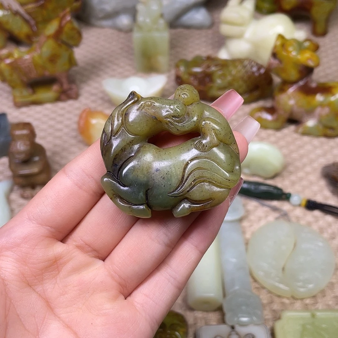 蛇纹石玉未镶嵌颈饰