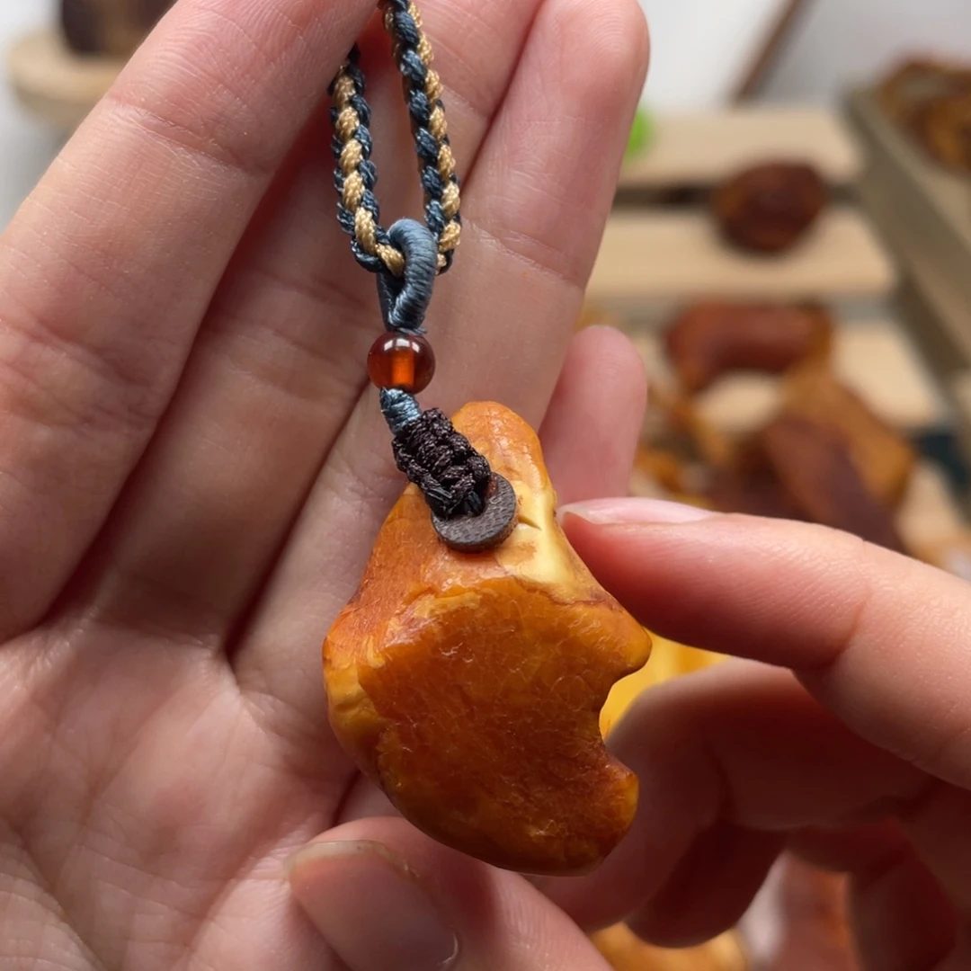 未镶嵌琥珀珠宝奇石