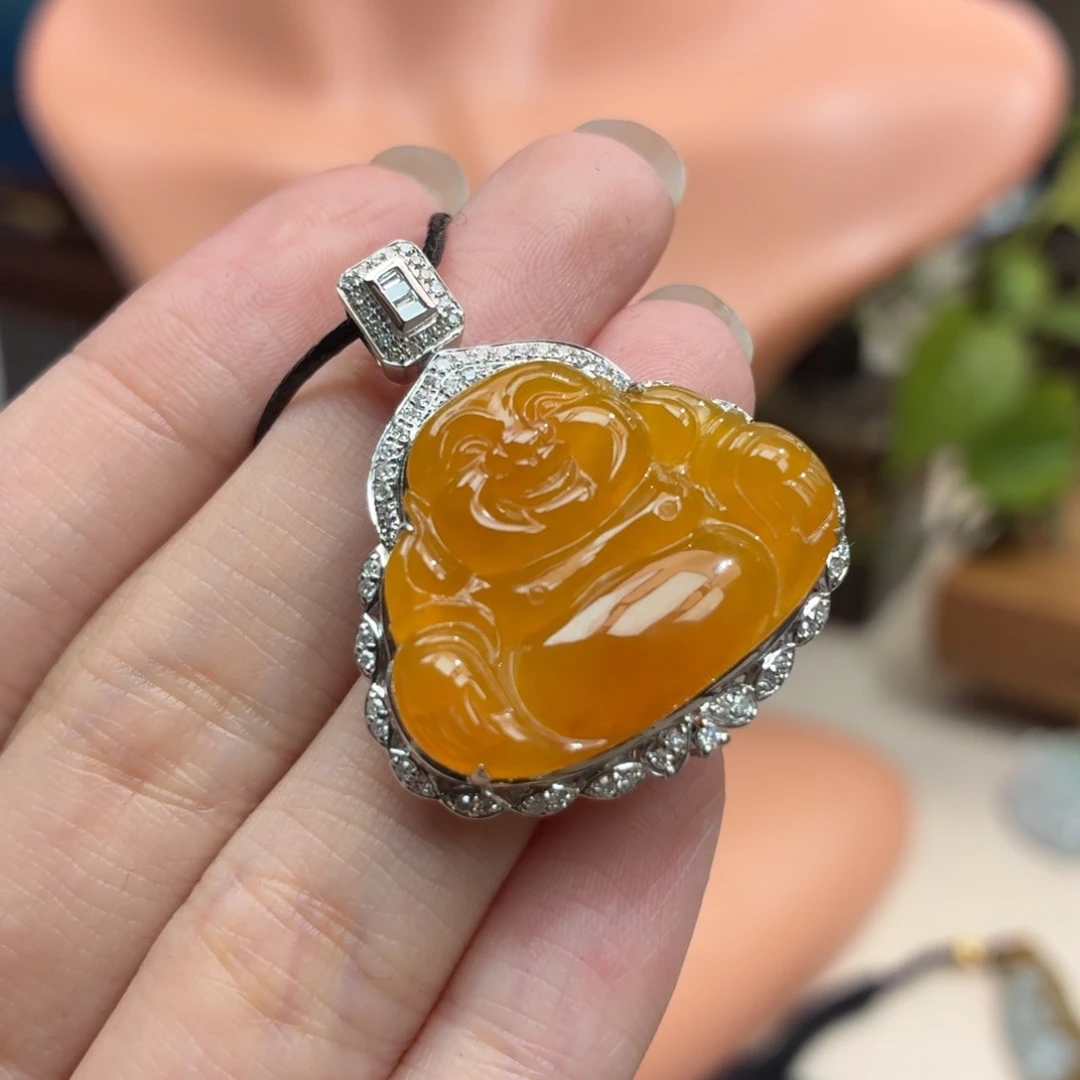 翡翠18K金镶嵌颈饰吊坠