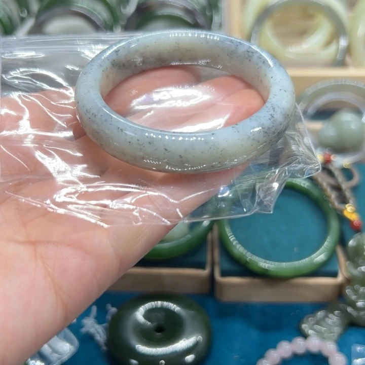 和田玉手镯未镶嵌53圈围10699