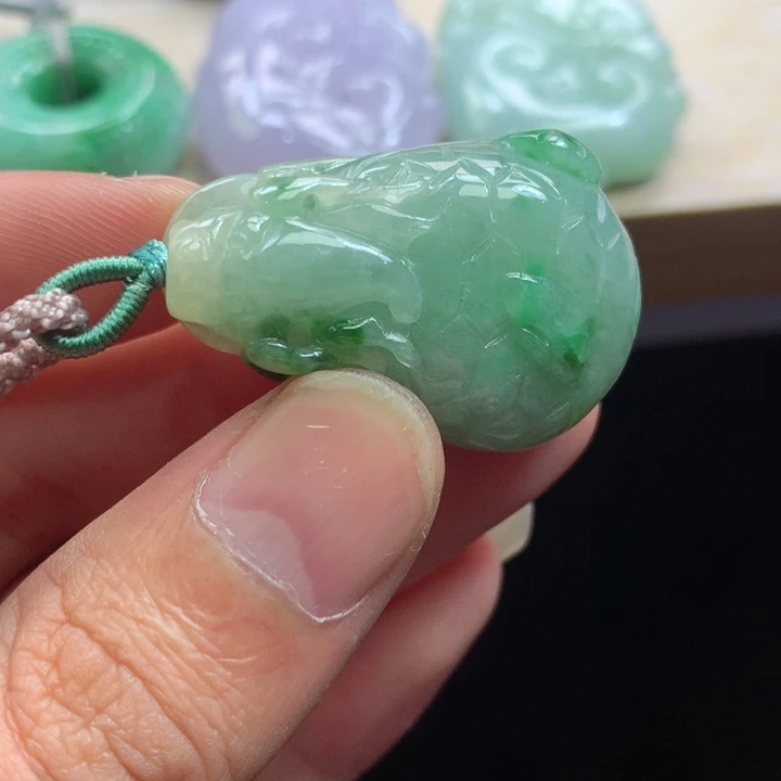 翡翠未镶嵌颈饰吊坠