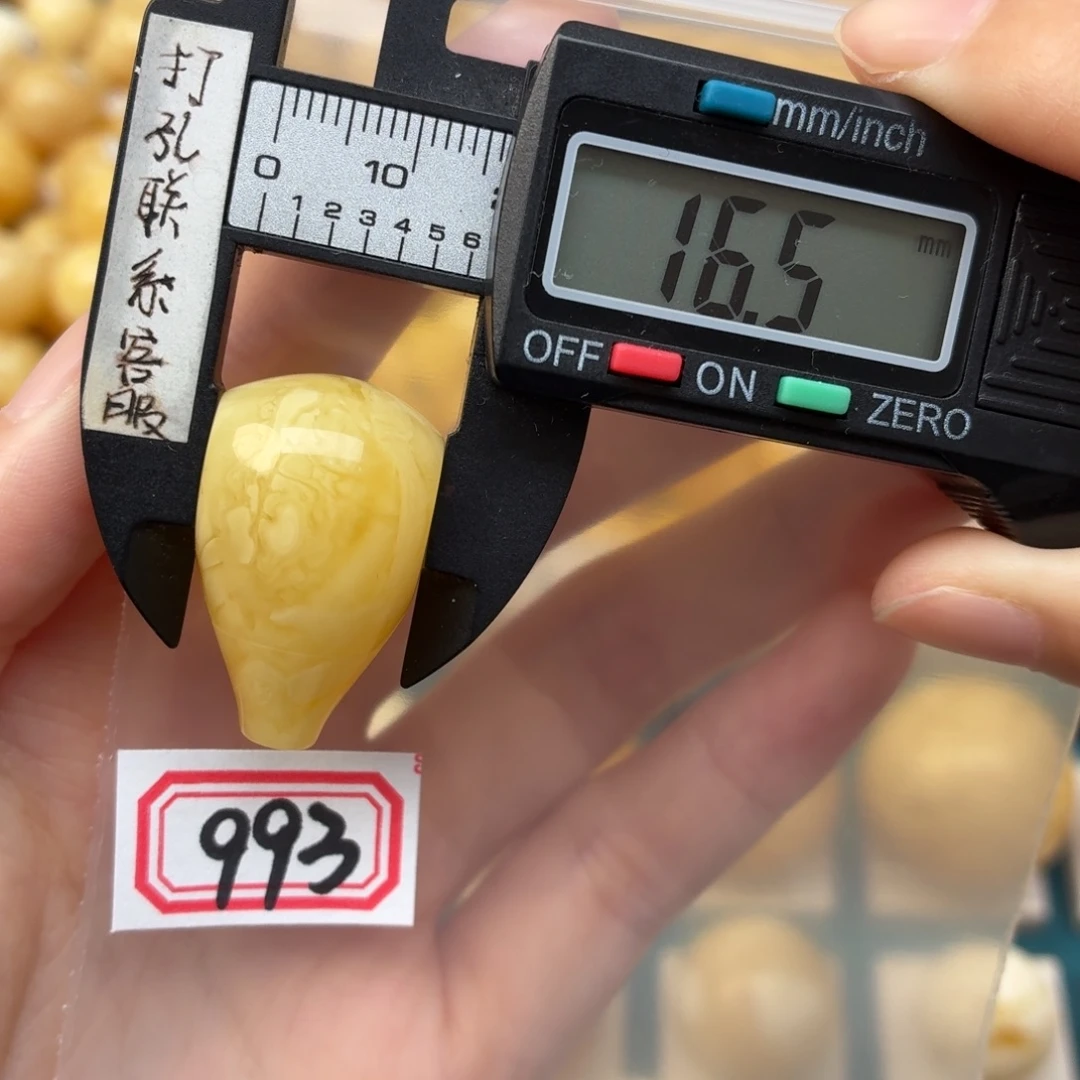 一***风蜜蜡未镶嵌裸石微瑕