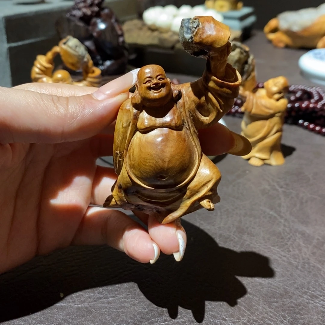 潘***勇柏木（崖柏）根抱石弥勒手把件