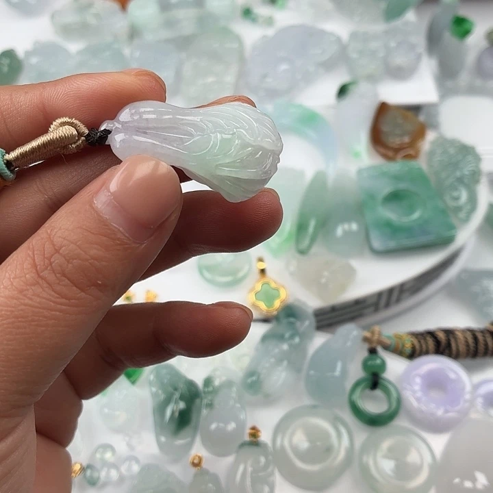 翡翠未镶嵌颈饰纯A