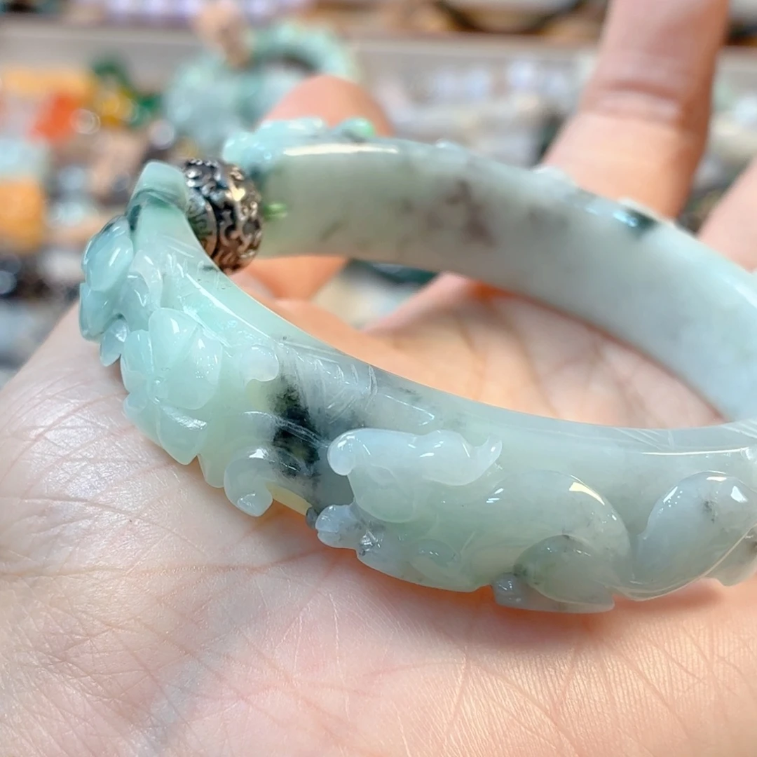 青***饰翡翠未镶嵌颈饰手串