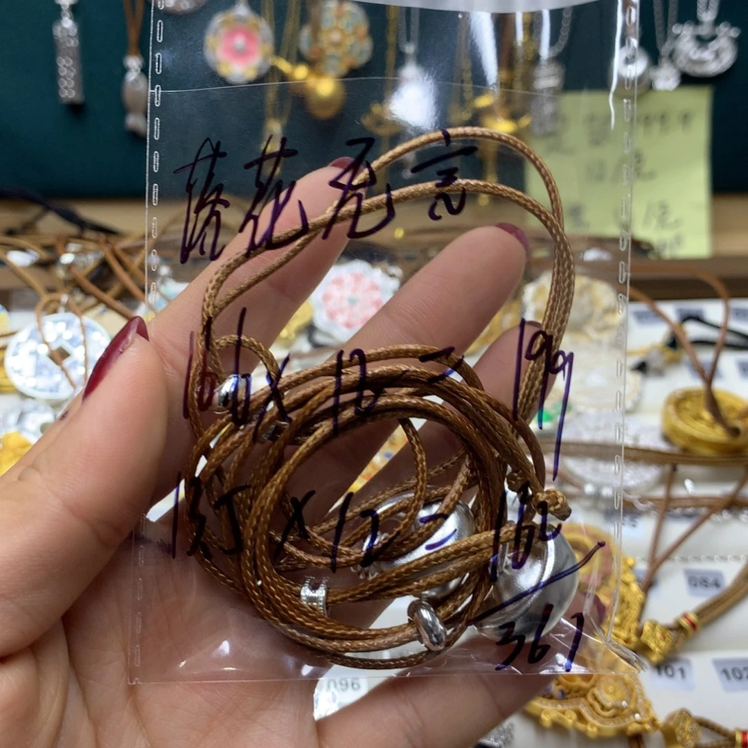 足银直播间选款银饰品