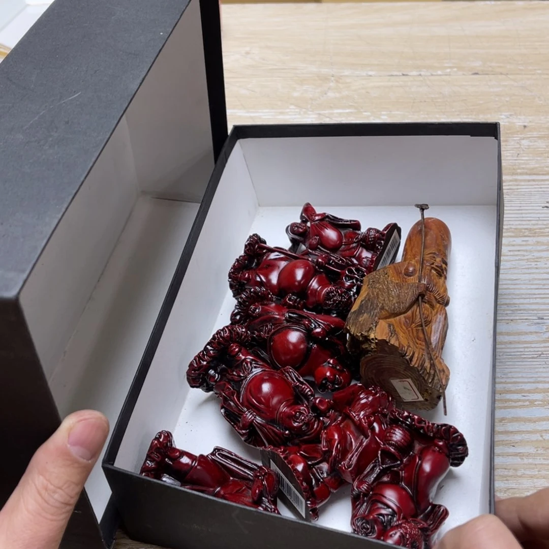 瓷片樱密密麻麻地排列着一个