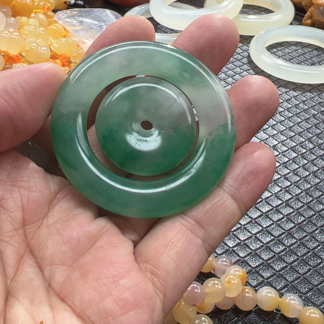 石英质玉未镶嵌颈饰玉*缘