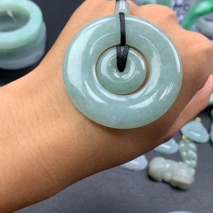 翡翠未镶嵌颈饰冰绿子母扣