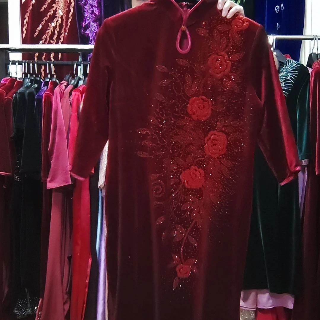 酒红色金丝绒重工中长旗袍胸围110-112腰98裙长114厘米