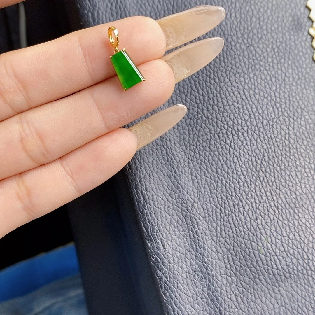 颈饰18K金镶嵌翡翠翡翠