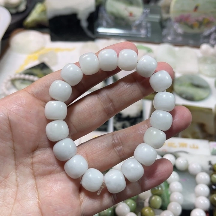 独山玉未镶嵌颈饰