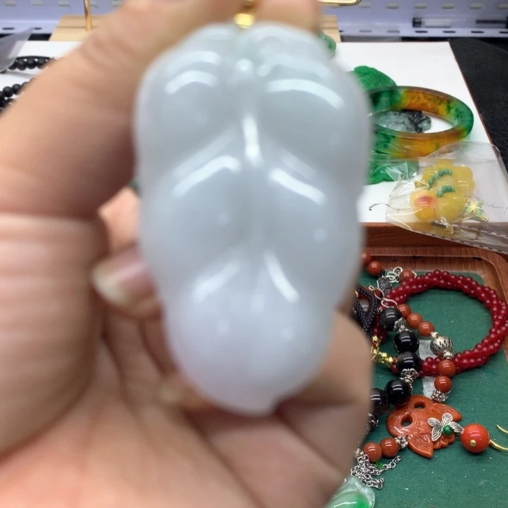 颈饰未镶嵌翡翠吊坠