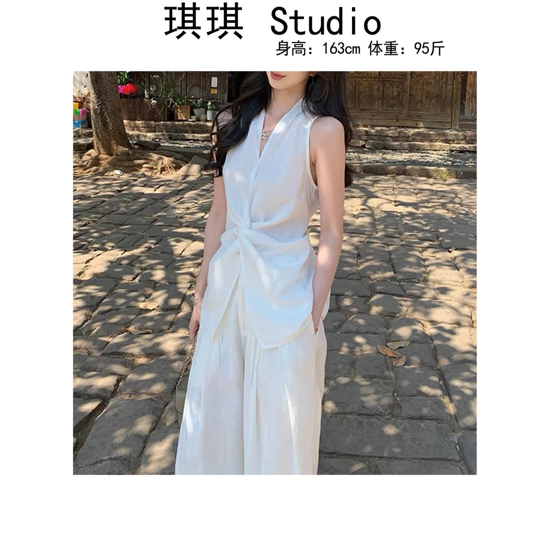 《琪琪家》夏季新款百搭重工V领扭结开叉麻料老钱风无袖上衣9738-CS