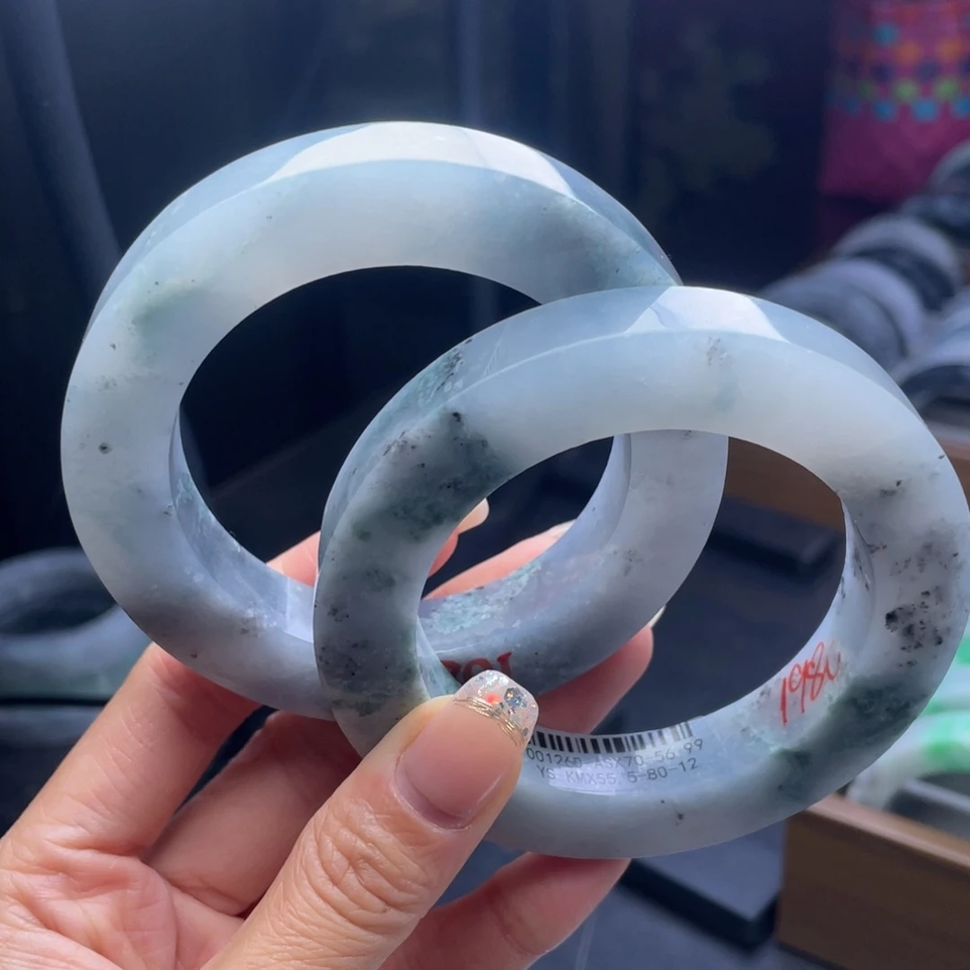 定制翡翠未镶嵌翡翠手镯