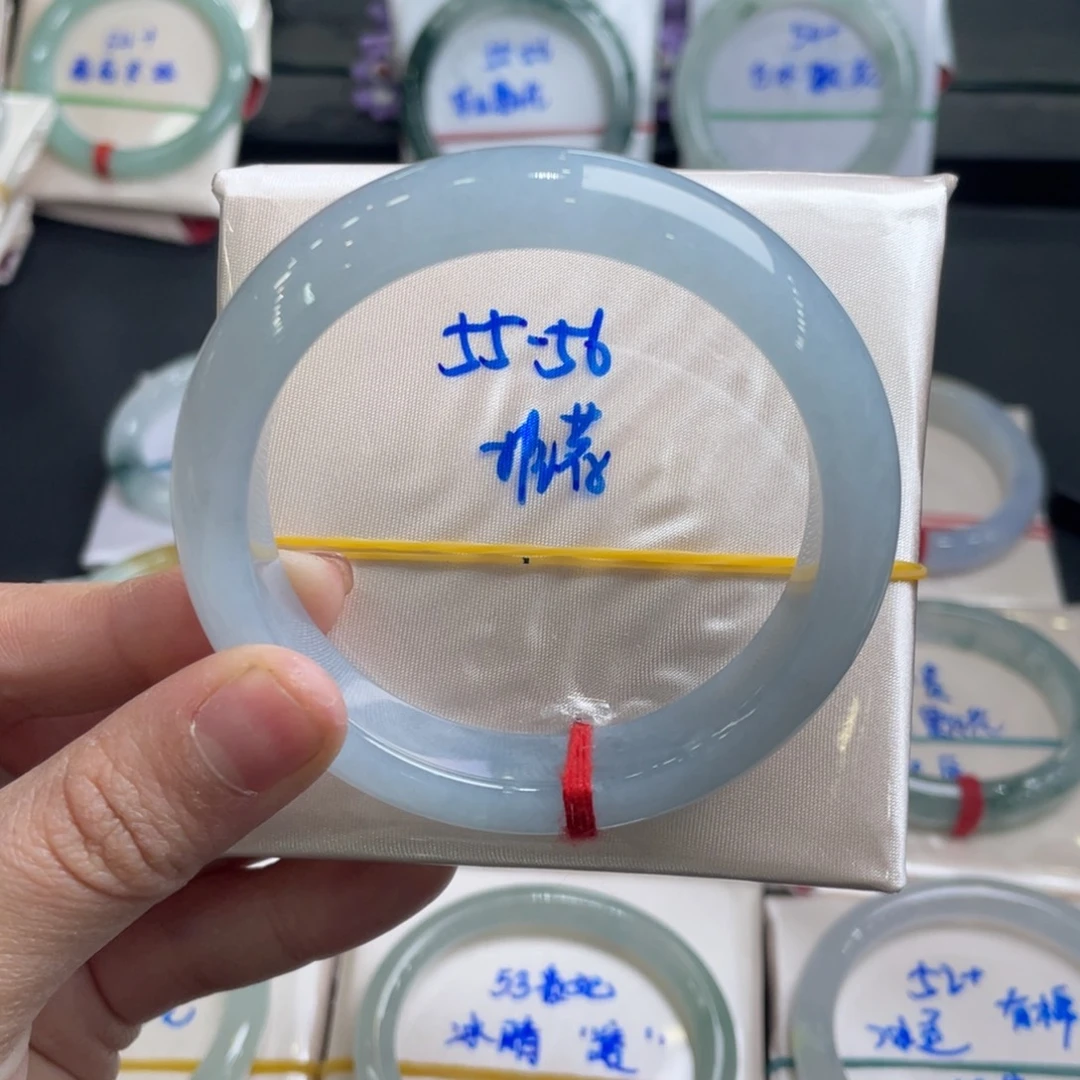 一***然翡翠未镶嵌手镯翡翠手镯