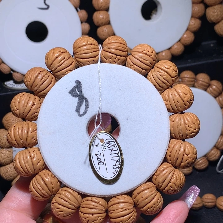 秋***徐手串桃核原皮金鱼肚