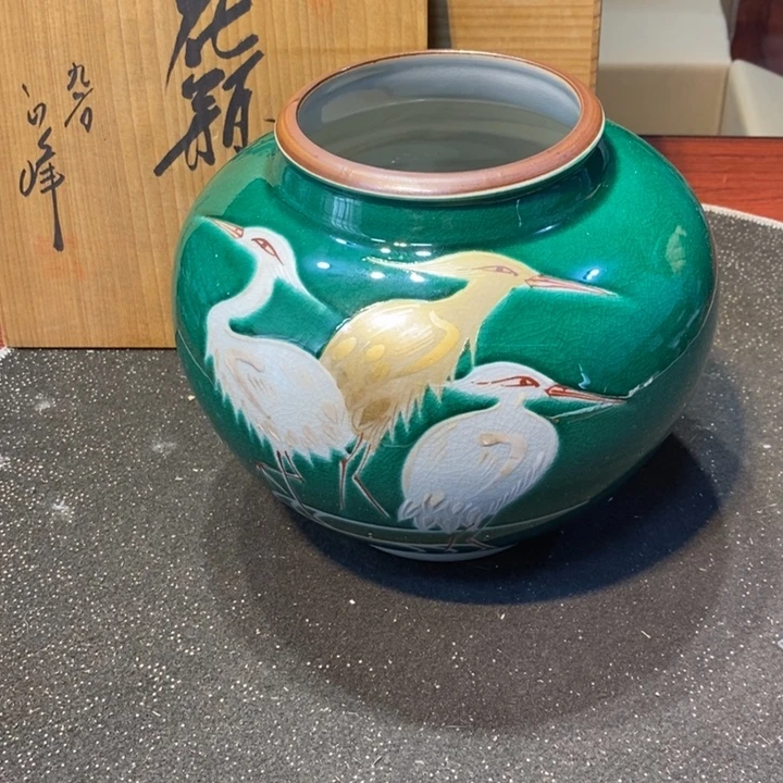 王***兔瓷片陶瓷艺术品制作工艺品