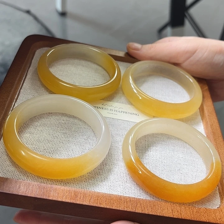 石英质玉手镯未镶嵌多样性发其一