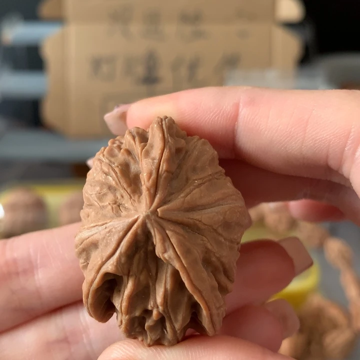 健***活吊坠文玩核桃异形单只，有瑕疵