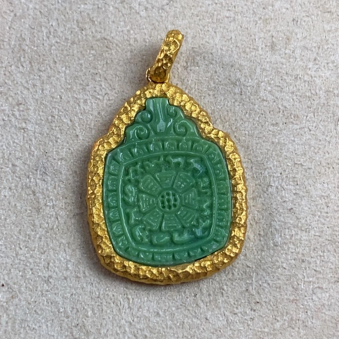 绿松石足金镶嵌。荧光黄九宫八卦牌