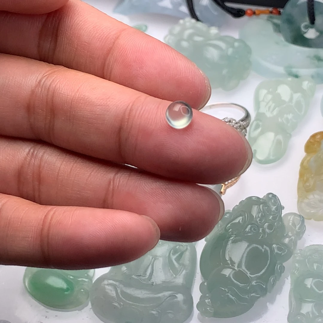 颈饰未镶嵌翡翠戒指