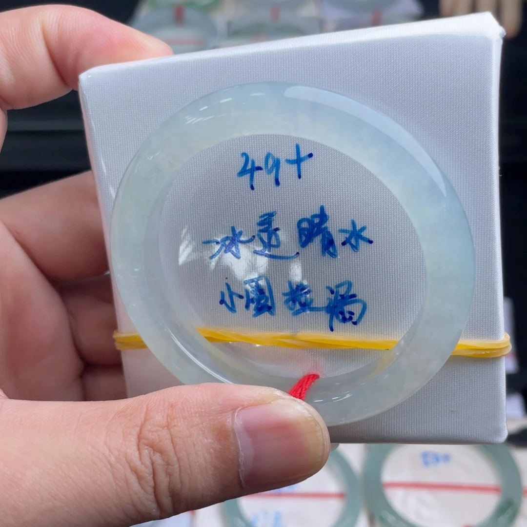 翡翠手镯未镶嵌翡翠手镯