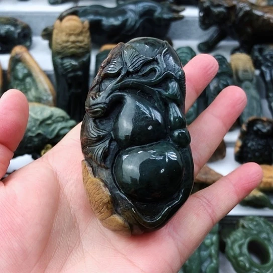 未镶嵌岫岩河磨玉（透闪石质玉）把件