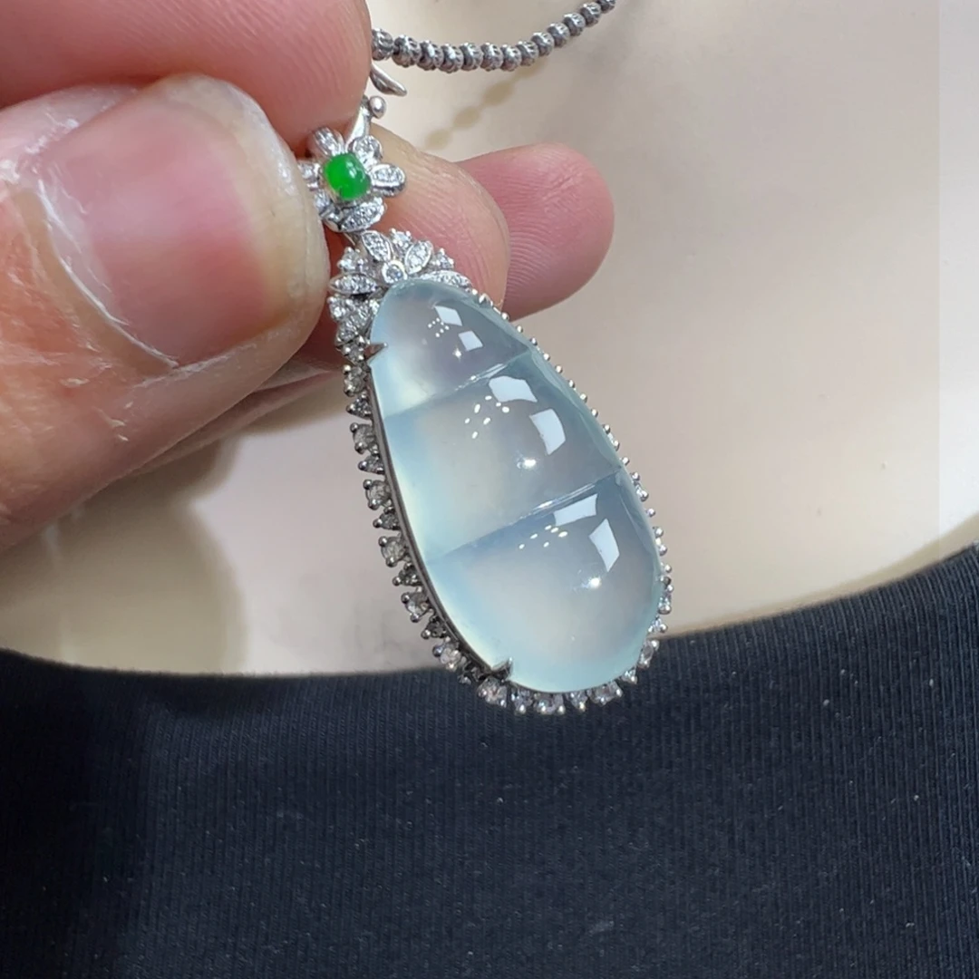 翡翠吊坠(不含链)18K金镶嵌