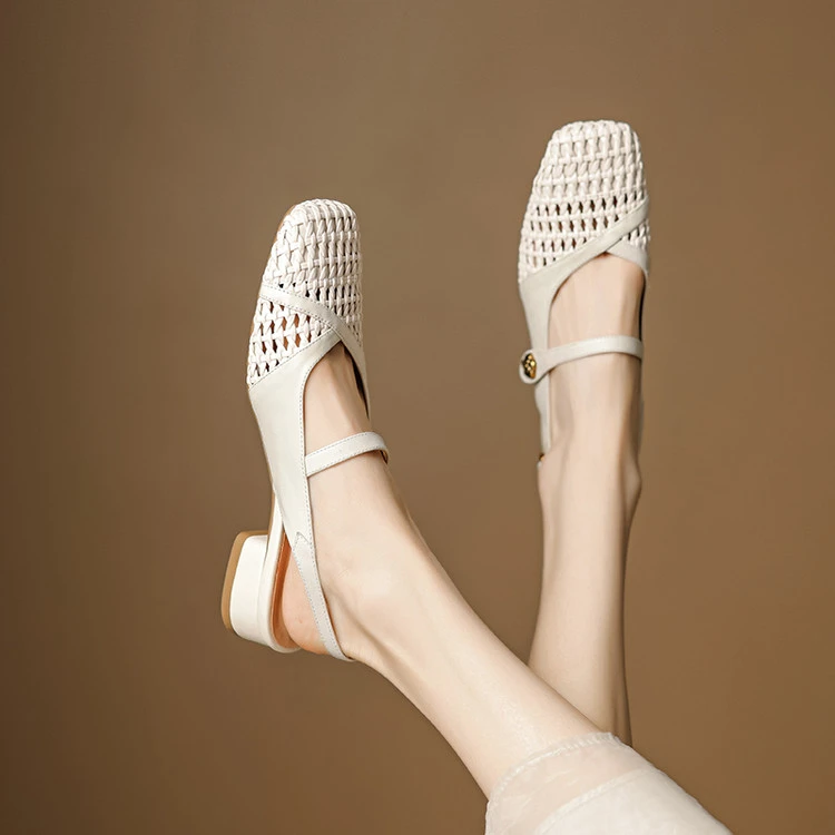 手工女鞋~编织镂空透气米白色包头凉鞋女软底奶奶鞋法式复古女鞋