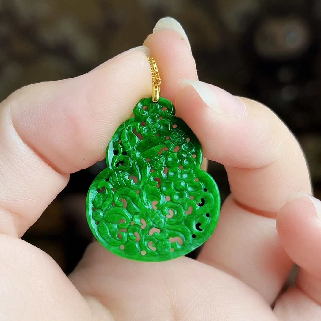 翡翠18K金镶嵌颈饰吊坠