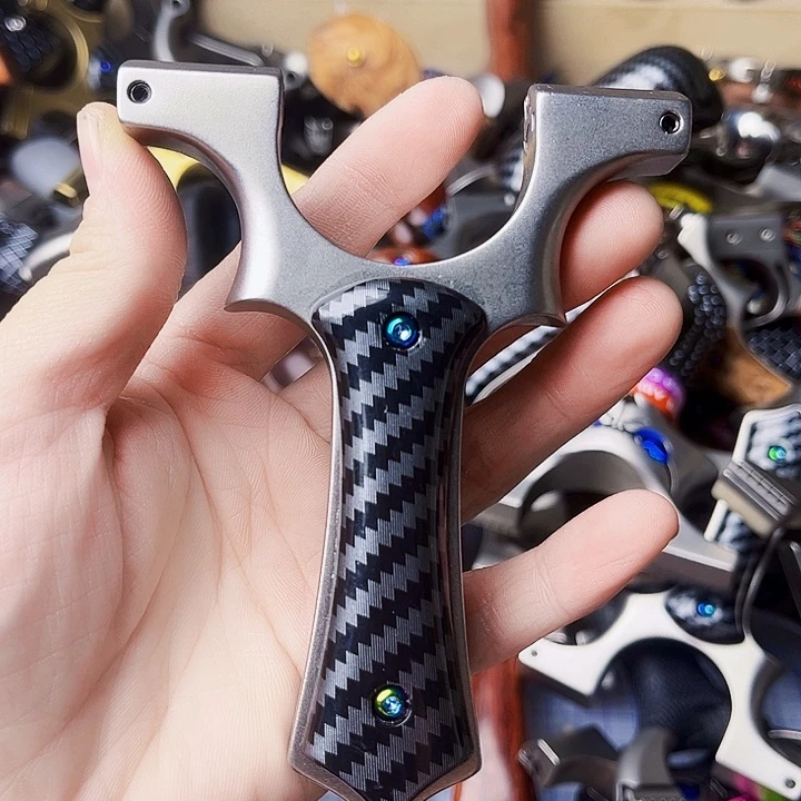 小妞龙池。         黑9025