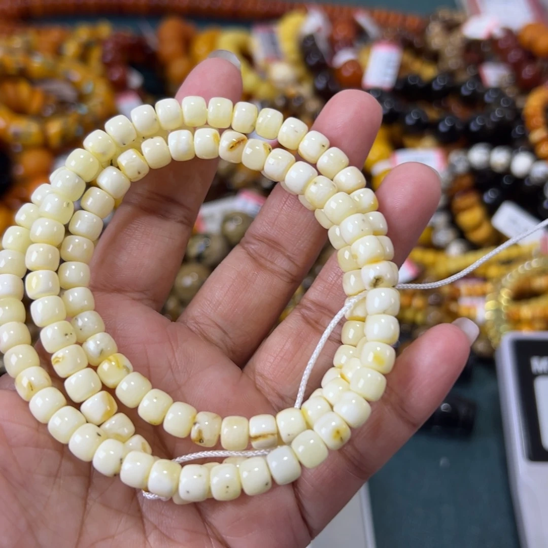 未镶嵌琥珀珠宝奇石182