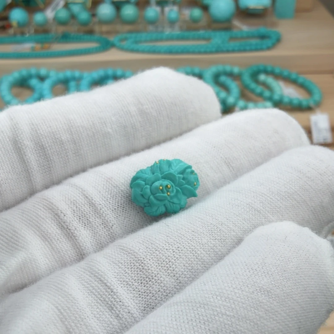 绿松石未镶嵌珠宝奇石