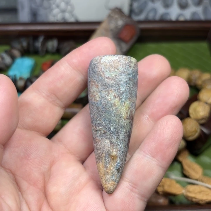 阿****颈饰未镶嵌岫岩河磨玉（透闪石质玉）